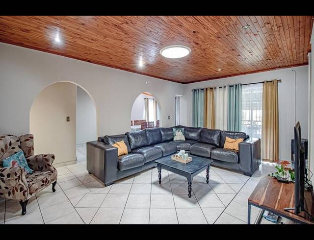 4 BEDROOM HOUSE FOR SALE IN MAGALIESKRUIN